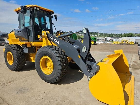 Image of John Deere 444P equipment image 3