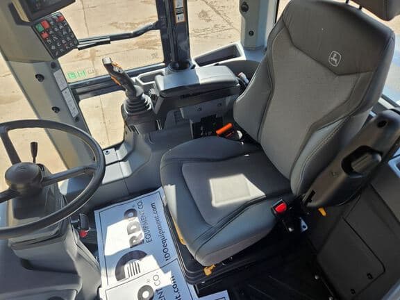 Image of John Deere 444P equipment image 4