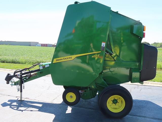 Image of John Deere 451E equipment image 2