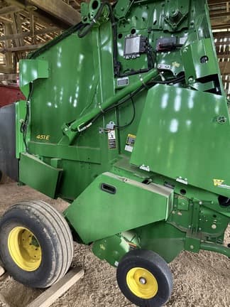 Image of John Deere 451E equipment image 4