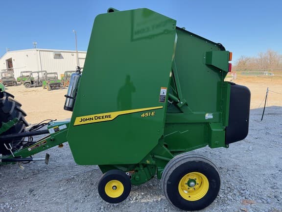Image of John Deere 451E equipment image 1