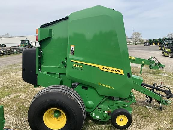Image of John Deere 451M equipment image 2