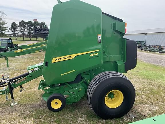 Image of John Deere 451M equipment image 4