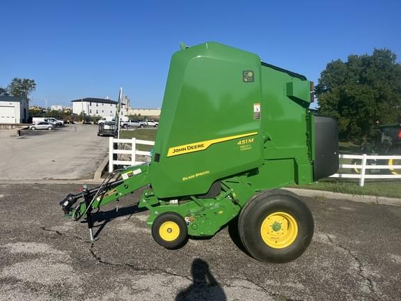 Image of John Deere 451M Silage Special equipment image 1