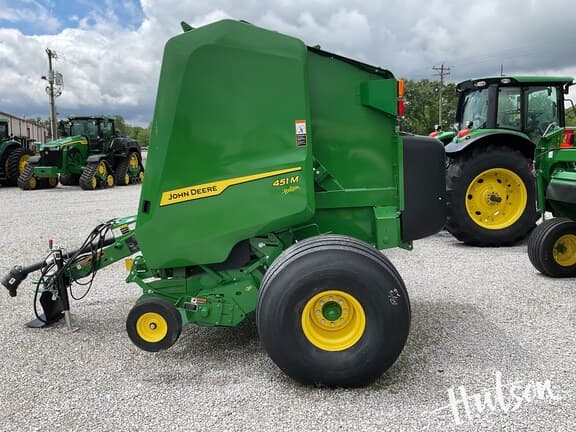 Image of John Deere 451M equipment image 4