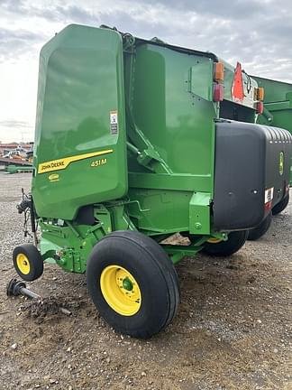 Image of John Deere 451M equipment image 3