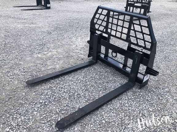 Image of John Deere Pallet Forks equipment image 2