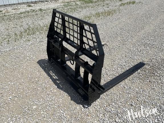 Image of John Deere Pallet Forks equipment image 3