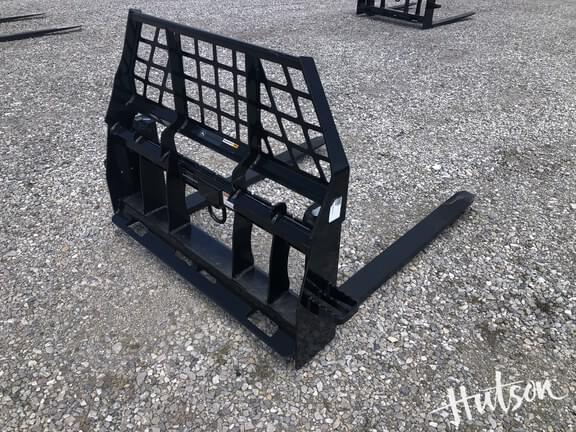 Image of John Deere Pallet Forks equipment image 3