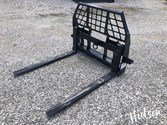 Image of John Deere Pallet Forks equipment image 1