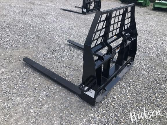 Image of John Deere Pallet Forks equipment image 2