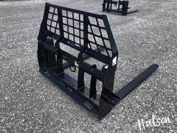 Image of John Deere Pallet Forks equipment image 3