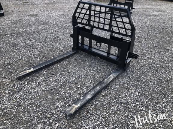 Image of John Deere Pallet Forks equipment image 2