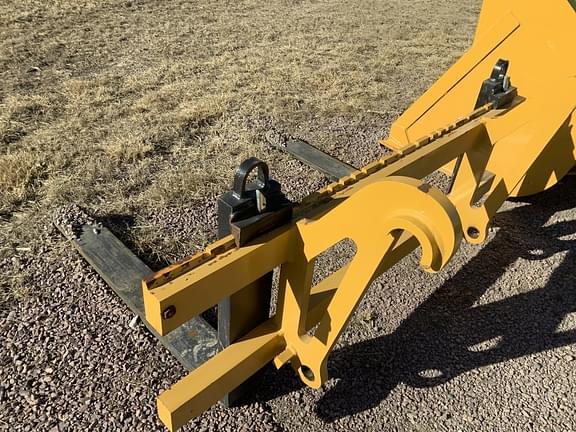 Image of John Deere Pallet Forks equipment image 3