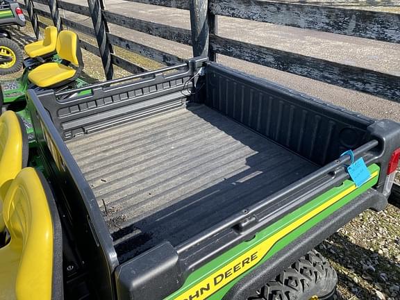 Image of John Deere Gator 4X2 equipment image 4