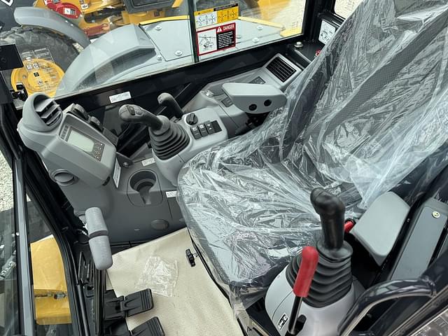 Image of John Deere 50P equipment image 4