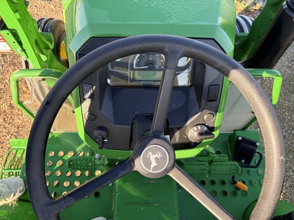 Image of John Deere 5050E equipment image 2