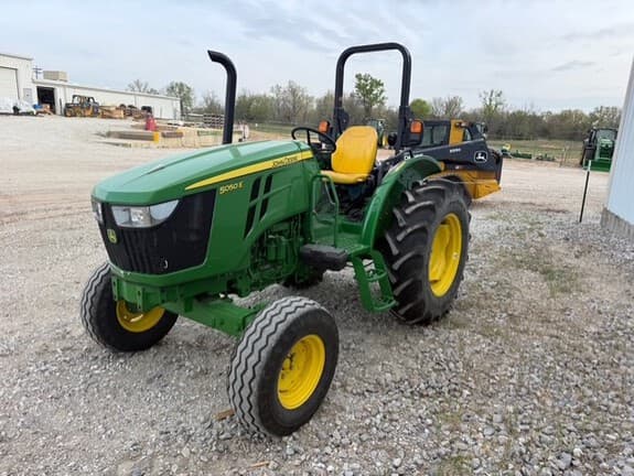 Image of John Deere 5050E equipment image 3