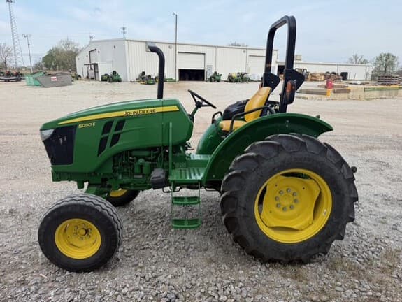 Image of John Deere 5050E equipment image 4