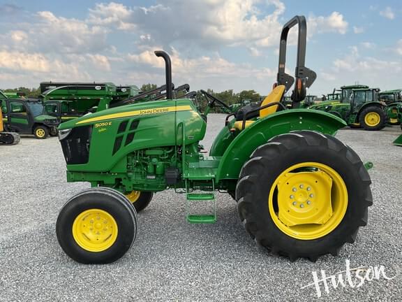 Image of John Deere 5050E equipment image 3