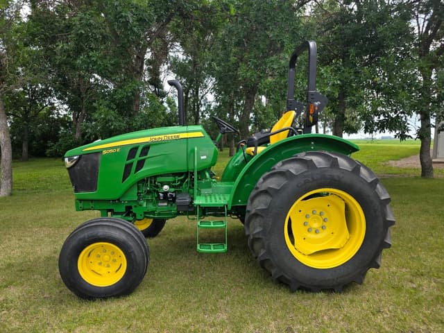 Image of John Deere 5050E equipment image 2