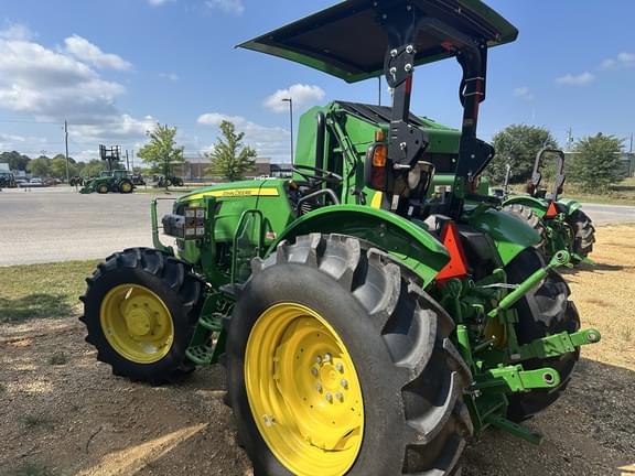 Image of John Deere 5050E equipment image 3