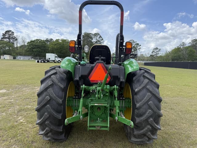 Image of John Deere 5050E equipment image 3