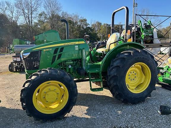 Image of John Deere 5050E equipment image 3