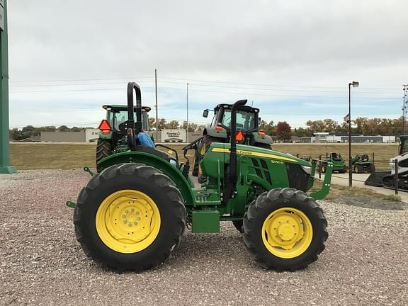 Image of John Deere 5050E equipment image 2