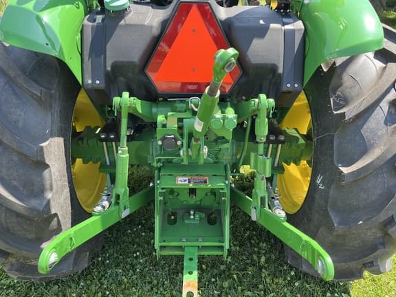Image of John Deere 5050E equipment image 4