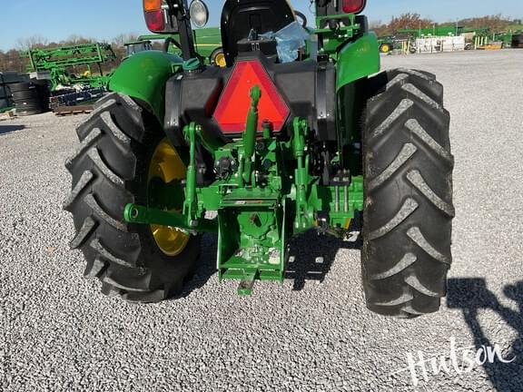 Image of John Deere 5050E equipment image 3