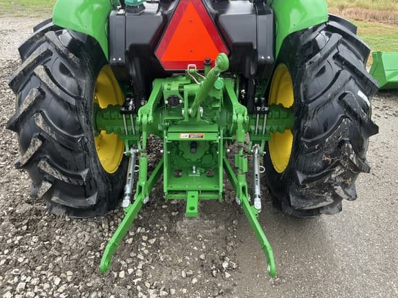 Image of John Deere 5050E equipment image 3