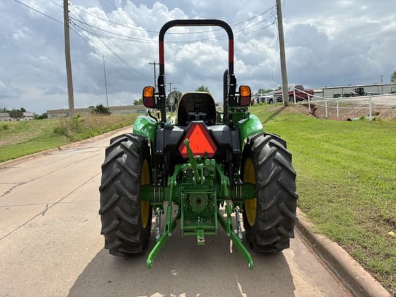 Image of John Deere 5050E equipment image 3