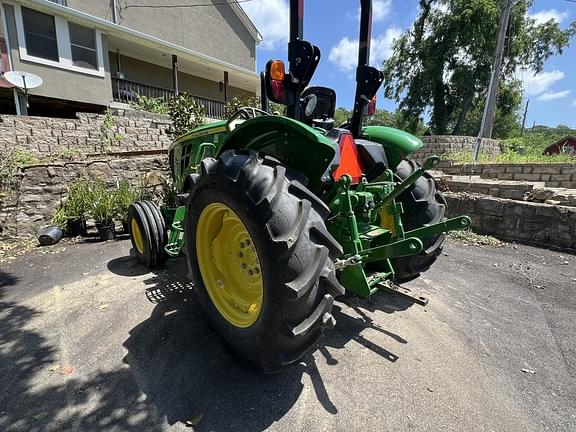 Image of John Deere 5050E equipment image 4