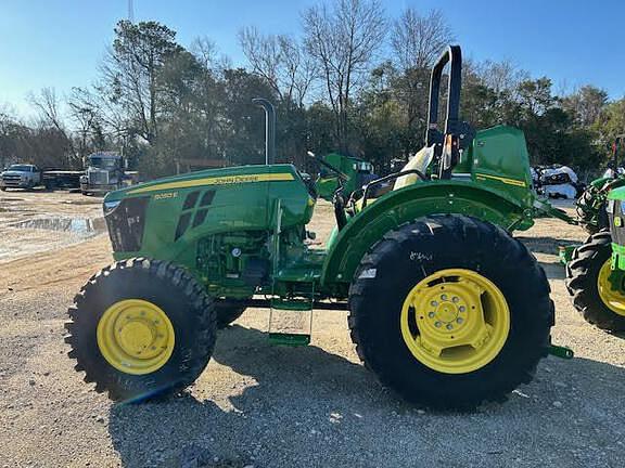 Image of John Deere 5050E equipment image 4