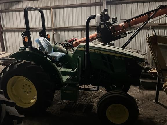 Image of John Deere 5050E equipment image 4