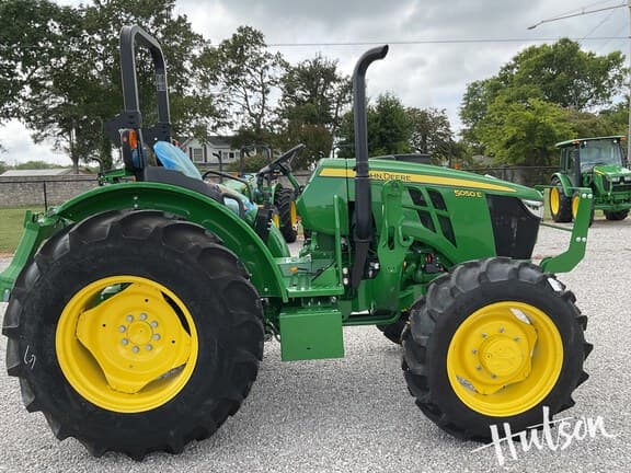 Image of John Deere 5050E equipment image 2