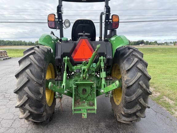 Image of John Deere 5050E equipment image 4