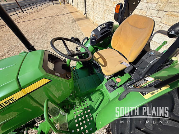 Image of John Deere 5050E equipment image 4