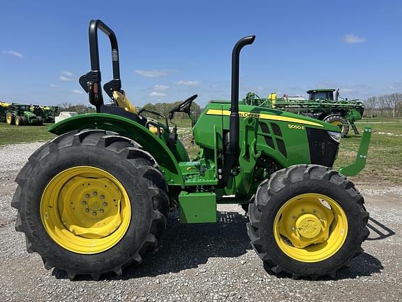 Image of John Deere 5050E equipment image 4