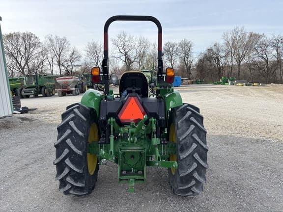 Image of John Deere 5050E equipment image 3