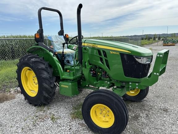 Image of John Deere 5050E equipment image 2