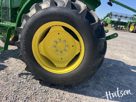 Image of John Deere 5050E equipment image 4
