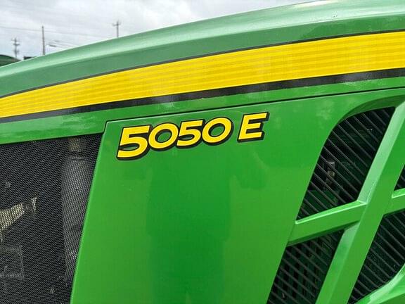 Image of John Deere 5050E equipment image 4