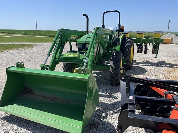 Image of John Deere 5050E equipment image 3