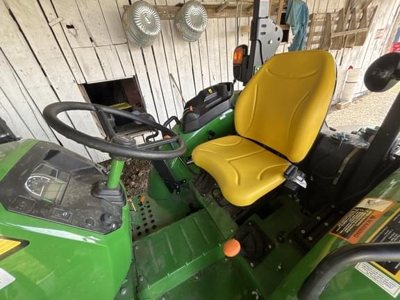 Image of John Deere 5050E equipment image 4