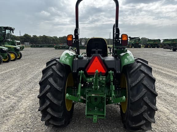 Image of John Deere 5060E equipment image 4