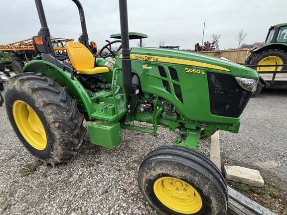 Image of John Deere 5060E equipment image 1