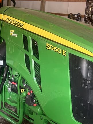 Image of John Deere 5060E equipment image 3