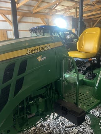 Image of John Deere 5060E equipment image 3